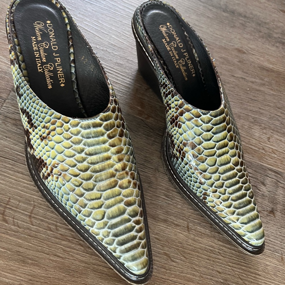 Donald J. Pliner Green Snakeskin Pointed Toe Mule - Picture 7 of 9